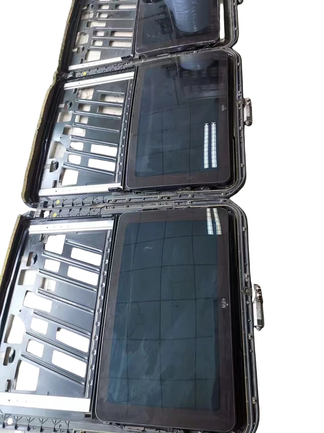 Suitable for W240 57S 62S Roof Glass Panoramic Sunroof Glass Sunroof Frame Overhead Glass Bracket A2407800102